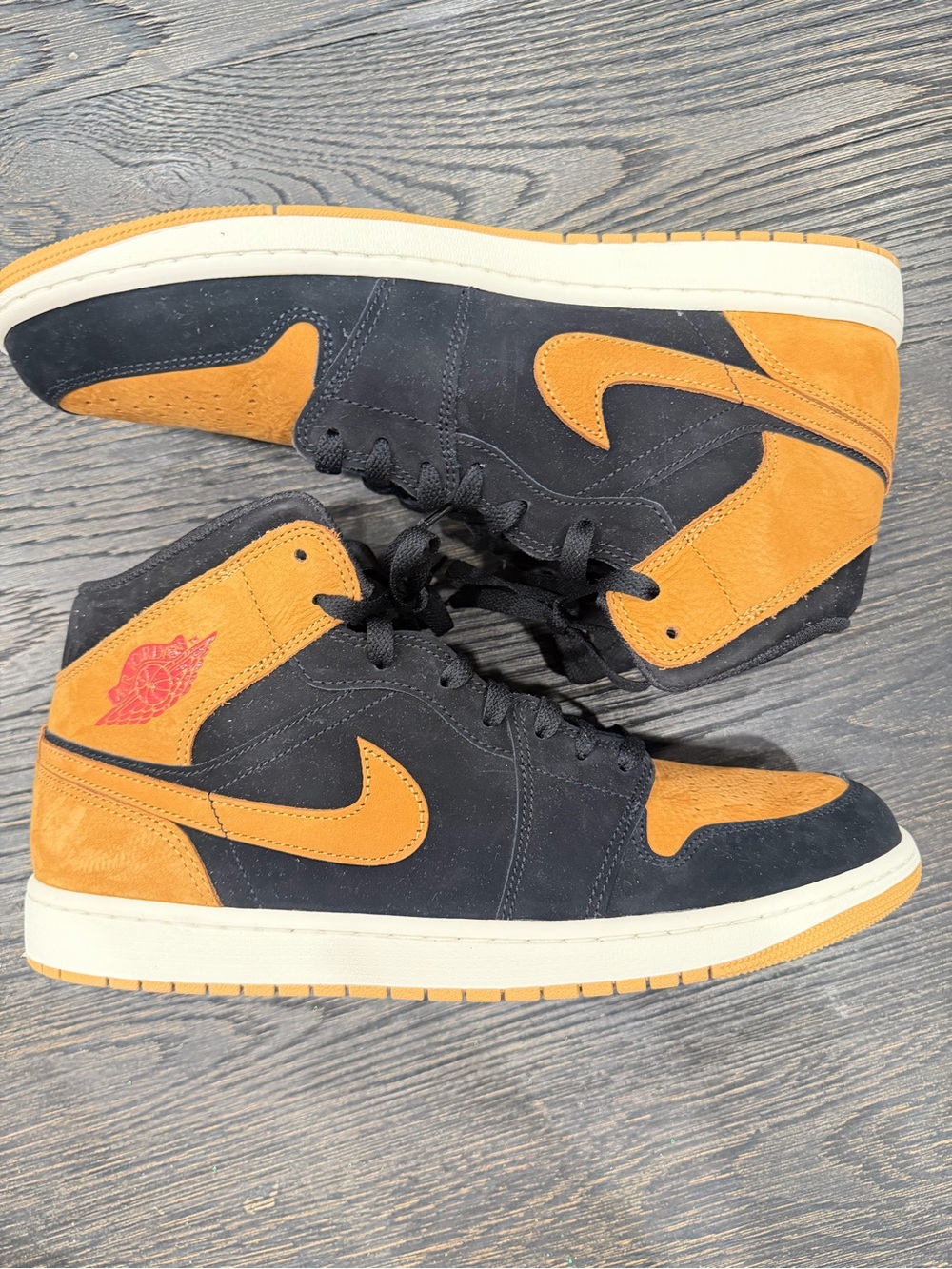 Nike Air Jordan 1 Mid SE Black Flax men’s size 12